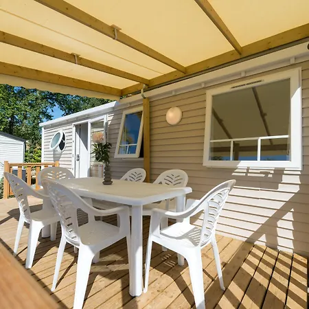 Campsite Les Chevrefeuilles Royan