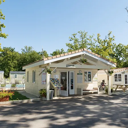 Les Chèvrefeuilles Camping