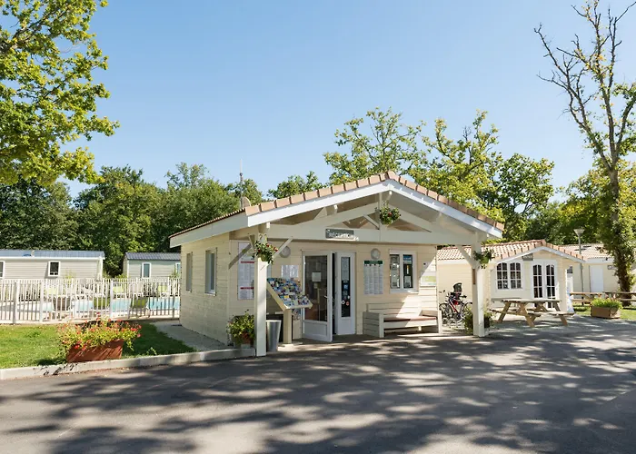 Les Chevrefeuilles Camping