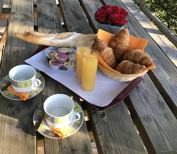 Camping Les Chevrefeuilles 4*