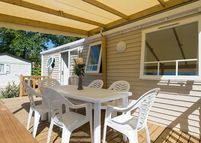 Les Chevrefeuilles Camping